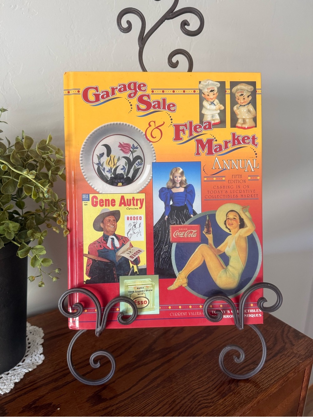 Garage Sale & Flea Market Annual – Retro Collage Cover Vintage Collectors Guide